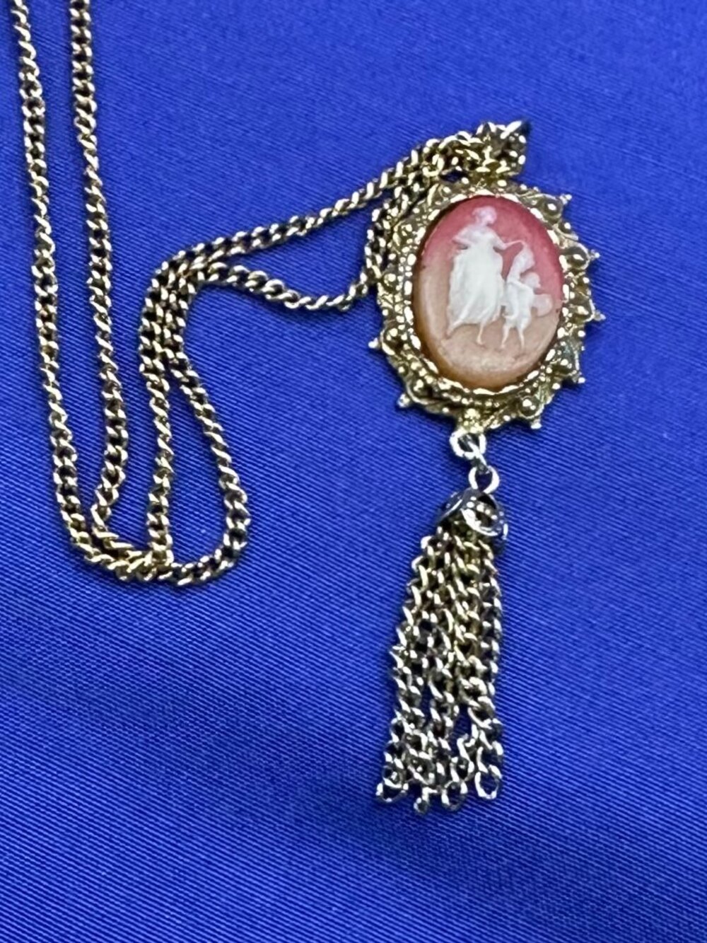 VTG Coro Mid-Century Cameo Gold-Tone Pendant Necklace